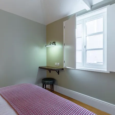 Stylish Downtown Duplex 2br Walk Everywhere! Lägenhet Oporto