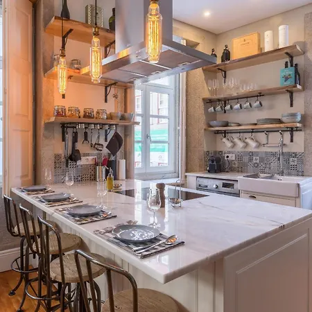 Stylish Downtown Duplex 2br Walk Everywhere! Porto