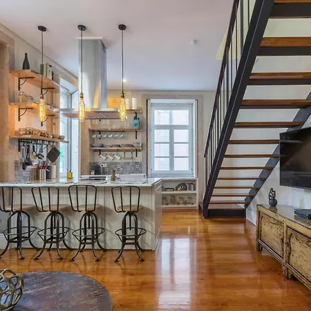 Stylish Downtown Duplex 2br Walk Everywhere! Apartment