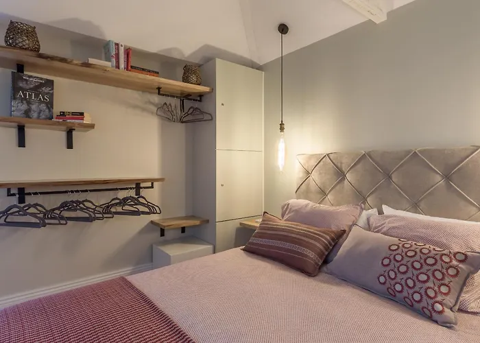 Stylish Downtown Duplex 2br Walk Everywhere! Apartmán