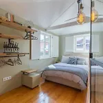 Stylish Downtown Duplex 2br Walk Everywhere! 아파트 포르투
