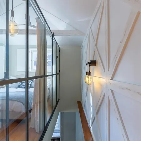 Stylish Downtown Duplex 2br Walk Everywhere! * 波尔图