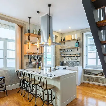 Stylish Downtown Duplex 2br Walk Everywhere! 波尔图