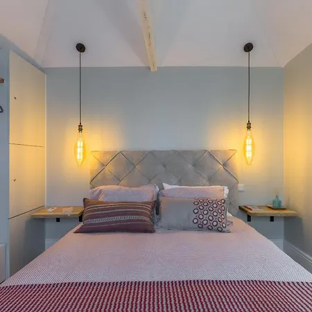 Stylish Downtown Duplex 2br Walk Everywhere! * 波尔图